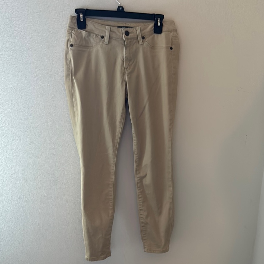 Max Jeans Sz 8 Skinny stretch vanilla color light tan Mid rise 8 1/2” ankle jean